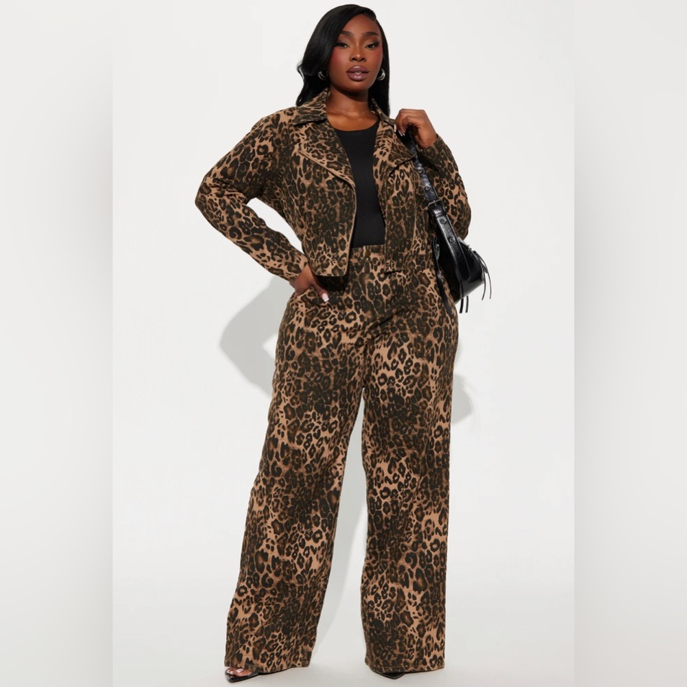 PLUS Leopard print 2pc Suit